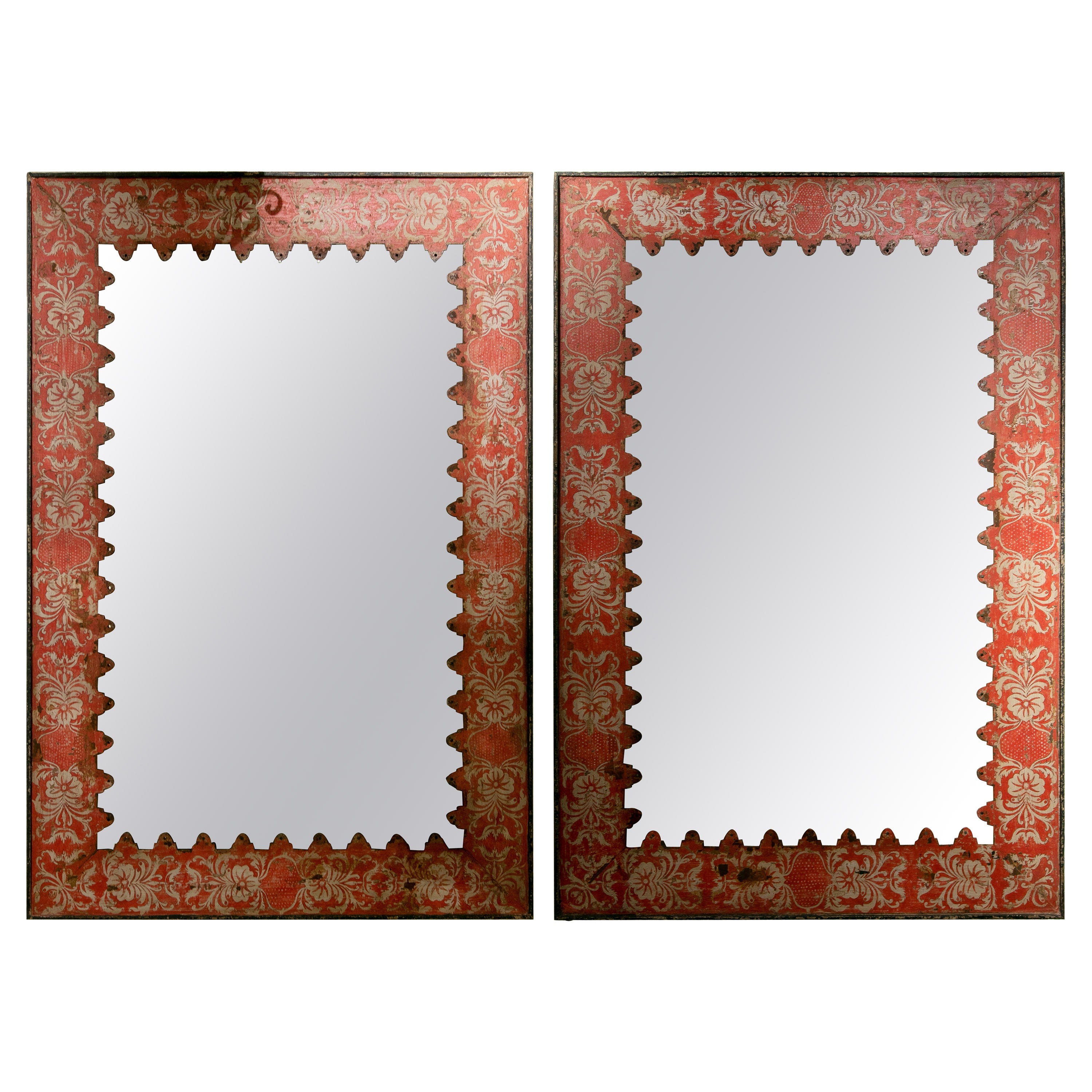 Paire de miroirs muraux en fer peint français des années 1970 en couleur rouge