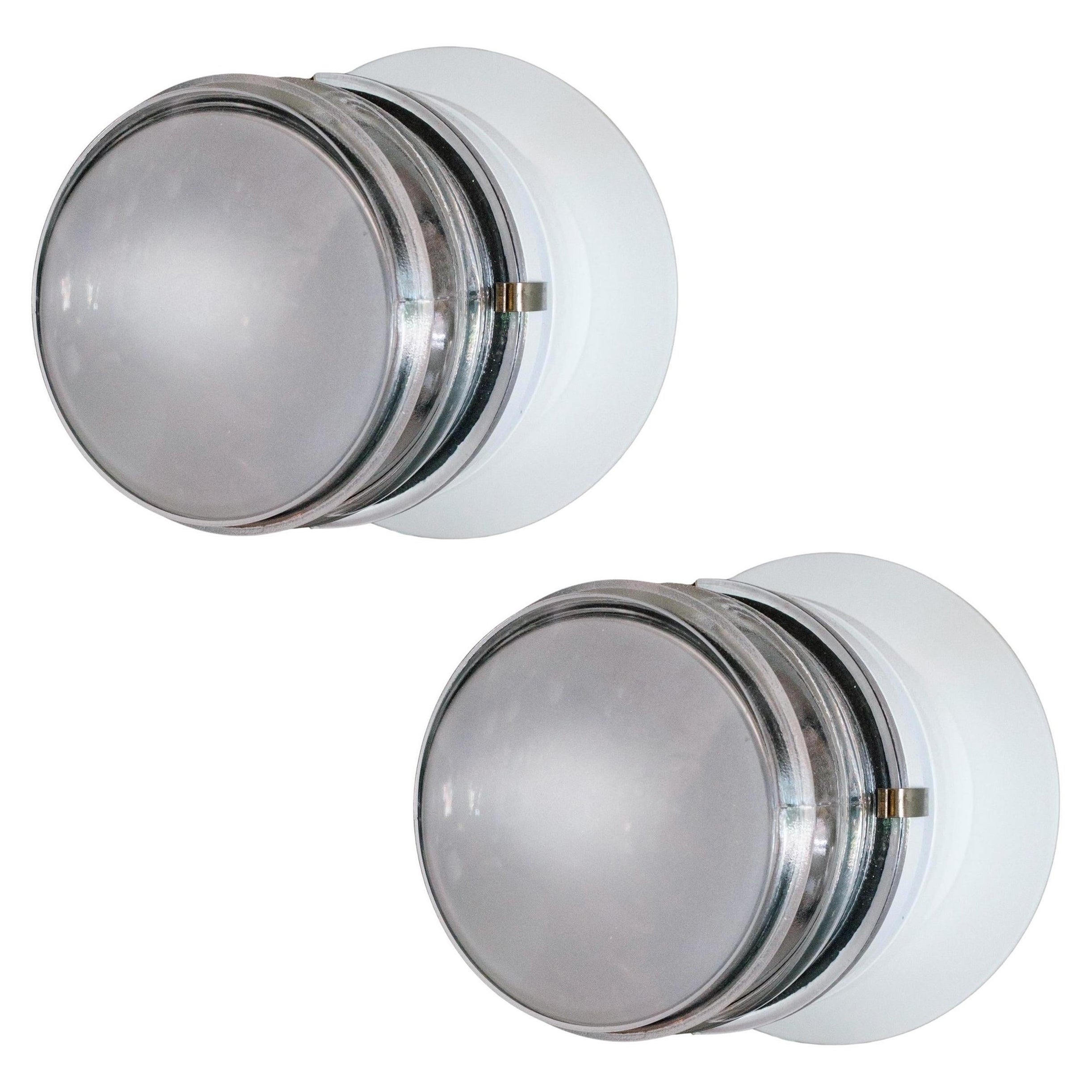 Pair of Joe Colombo 'Fresnel' Outdoor Wall Lamps in White for Oluce For Sale