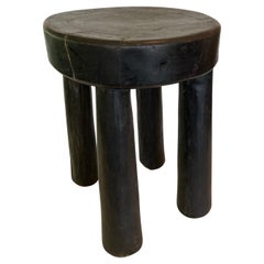 Sgabello o tavolino in legno duro africano Senufo