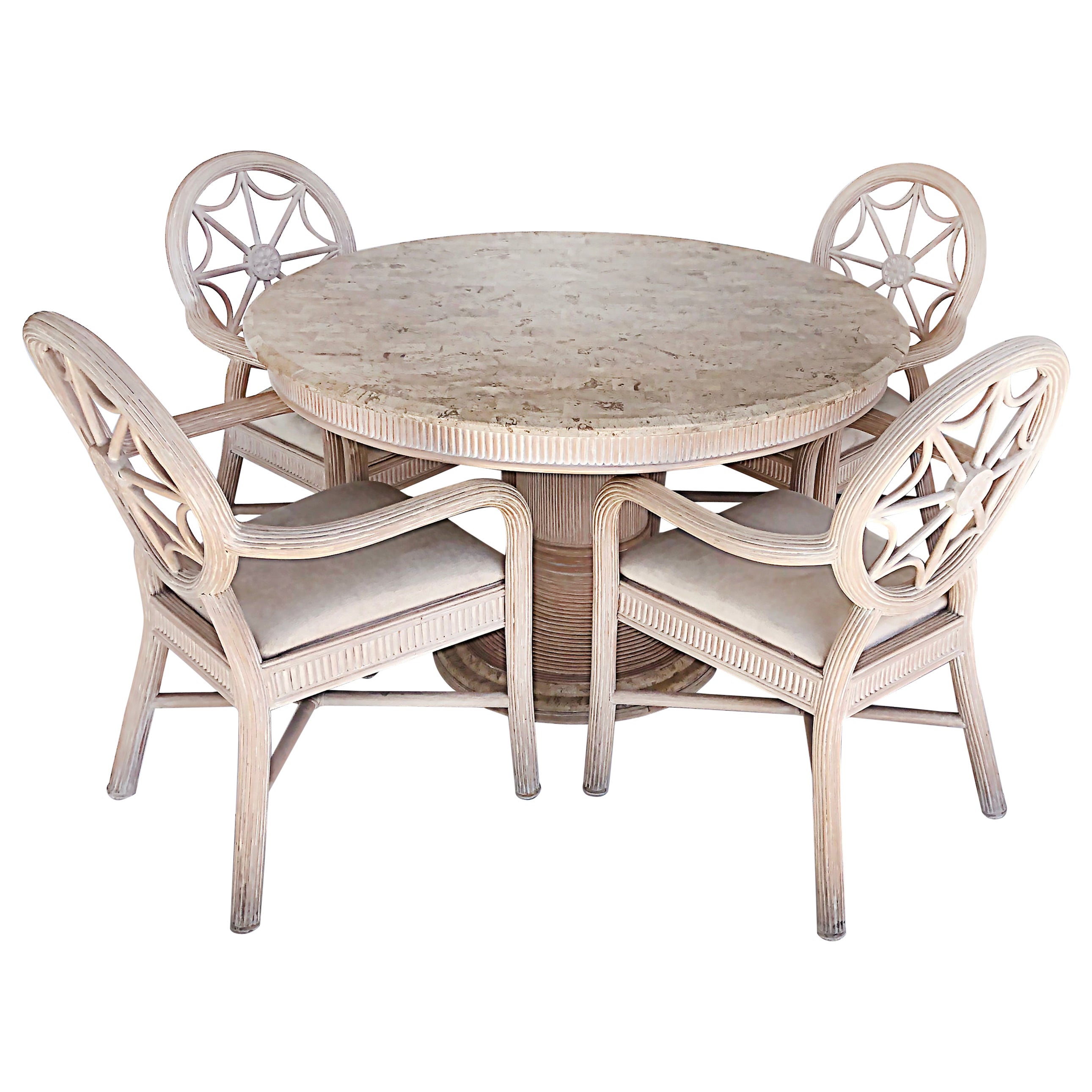 Ensemble de chaises en roseau de style Crespi et table en pierre tessellée