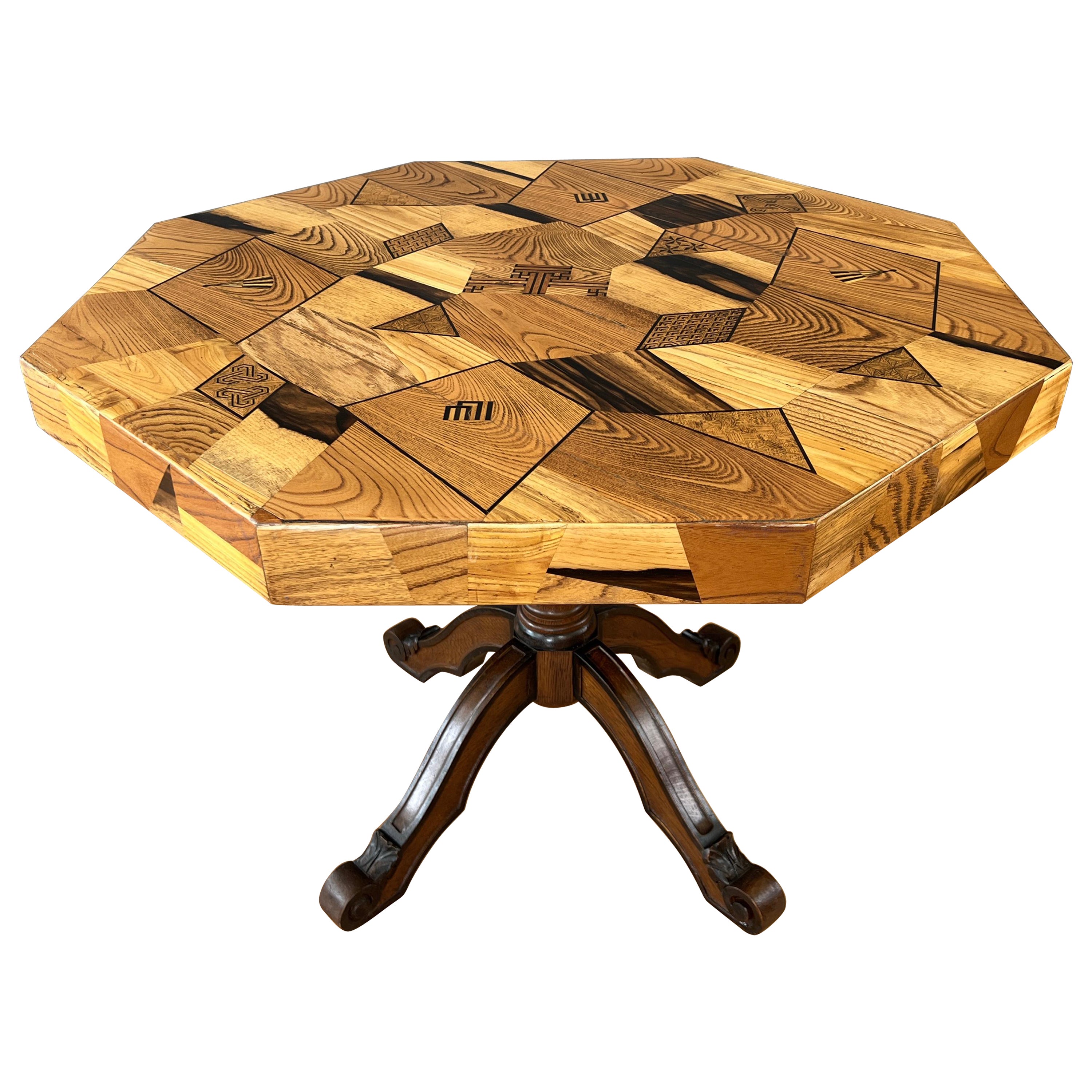 Table en marqueterie de forme hexagonale japonaise de la fin du XIXe ou du début du XXe siècle en vente