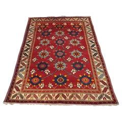 Ancien tapis arménien Erivan avec Mina Khani