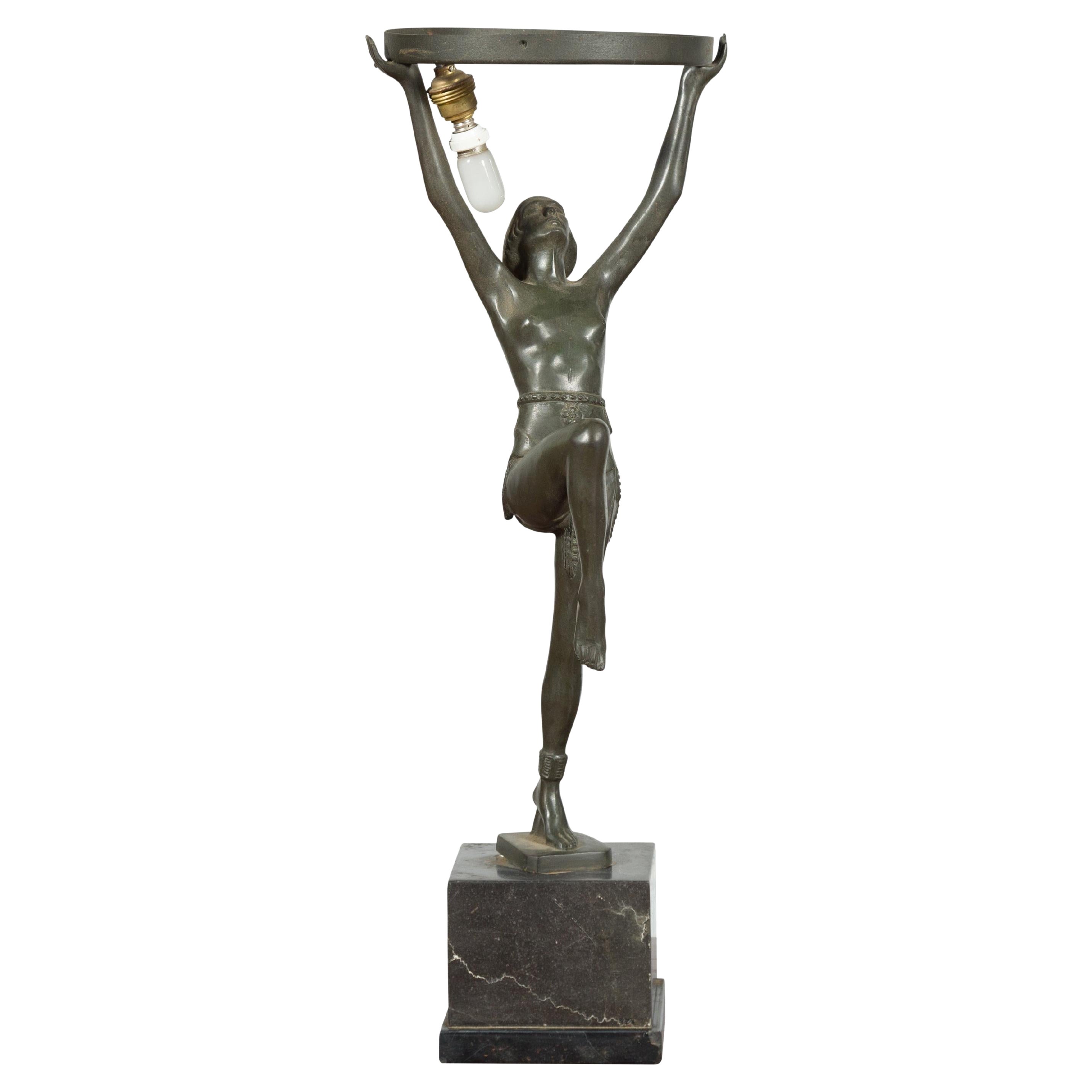Lampada da tavolo vintage in stile Art Deco in bronzo fuso a cera persa raffigurante una giovane ballerina in vendita