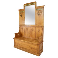 Enorme cassapanca da ingresso con panca e appendiabiti in quercia intagliata, Art Carved, Italia, 1900