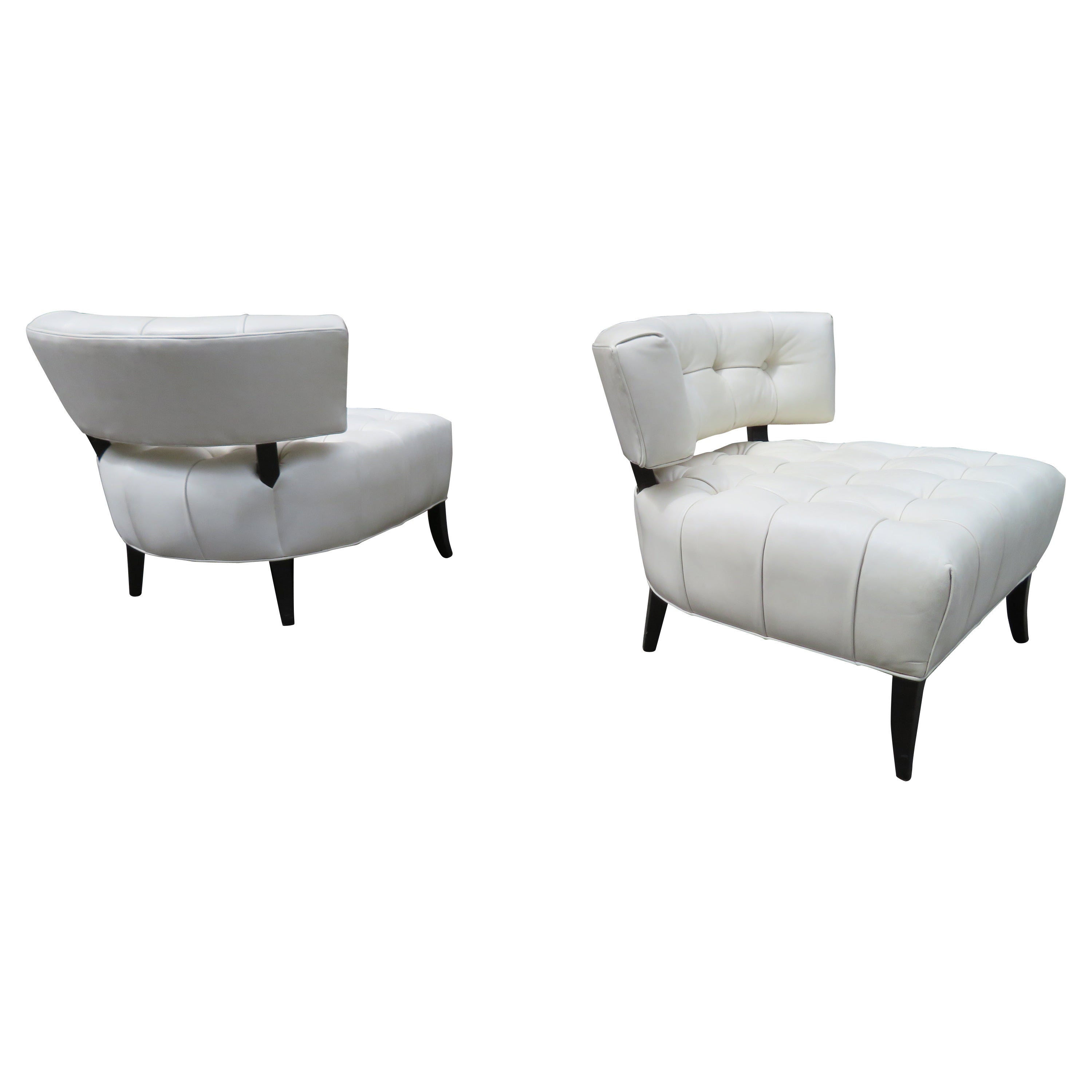 Ein schönes Paar großformatige getuftete Lounge-Slipper-Regency-Stühle im Billy Haines-Stil