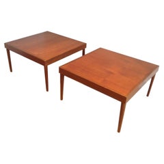 Paire de tables d'appoint scandinaves en bois. Circa 1960