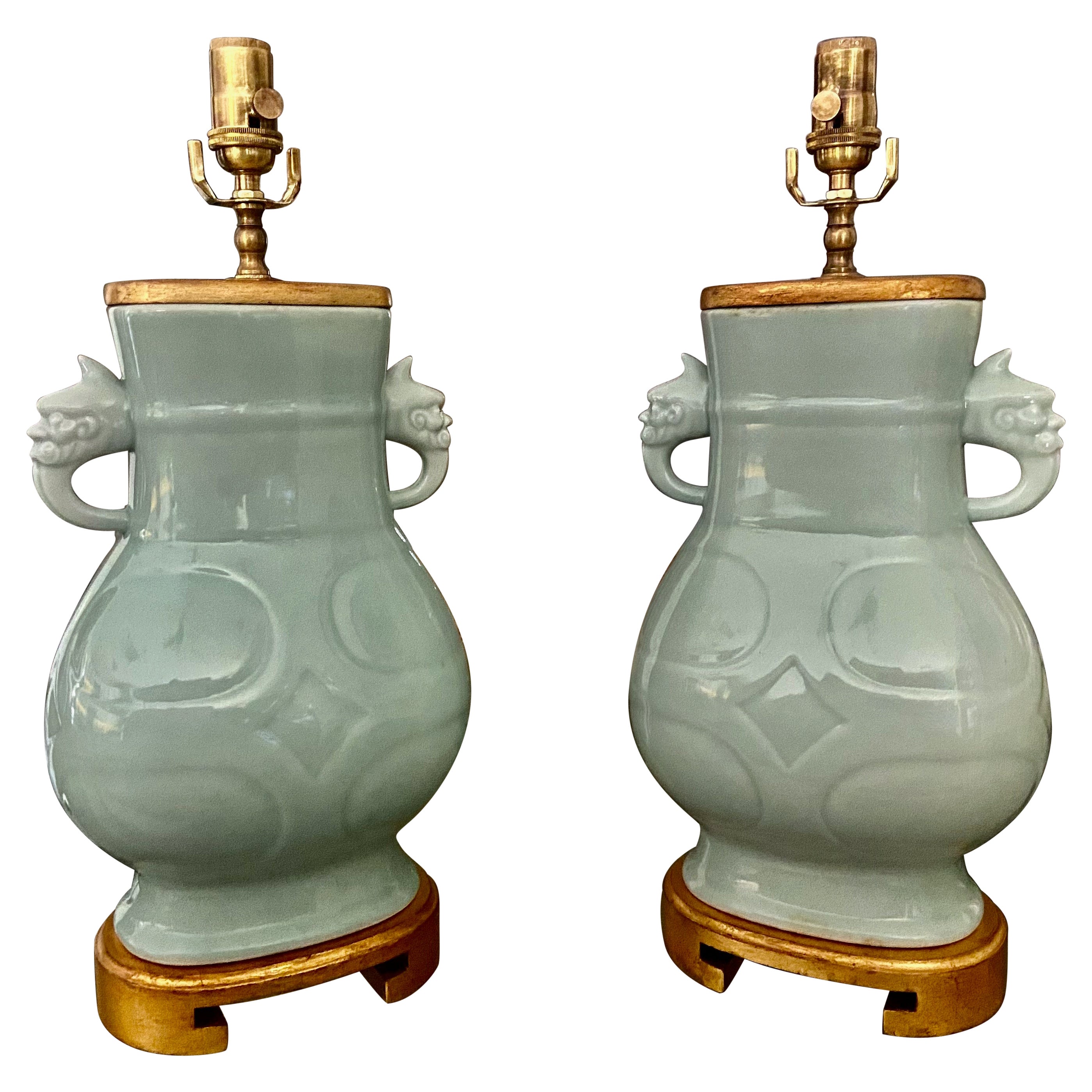 Paar chinesische Celadon-Tischlampen aus grünem Porzellan