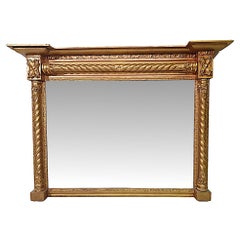 Magnifique miroir surmonté d'un manteau rectangulaire en bois doré de style Régence du 19ème siècle