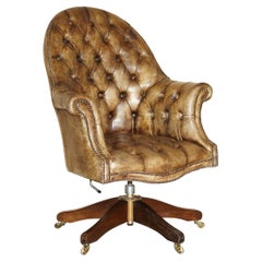 Fauteuil vintage restauré en bois dur et cuir marron Chesterfield Captains Directors