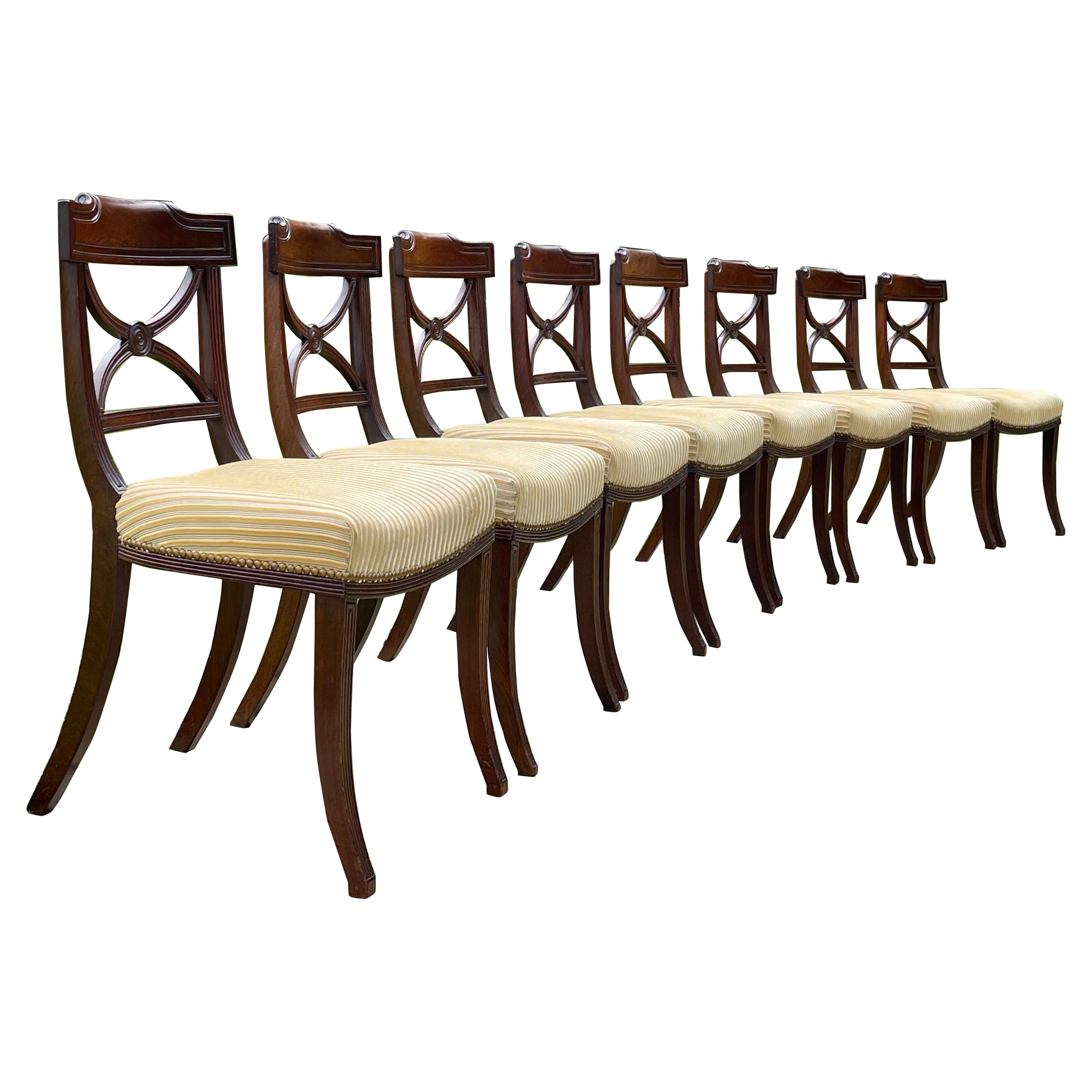 8 Ensemble de chaises de salle à manger de style Régence vers 1820 