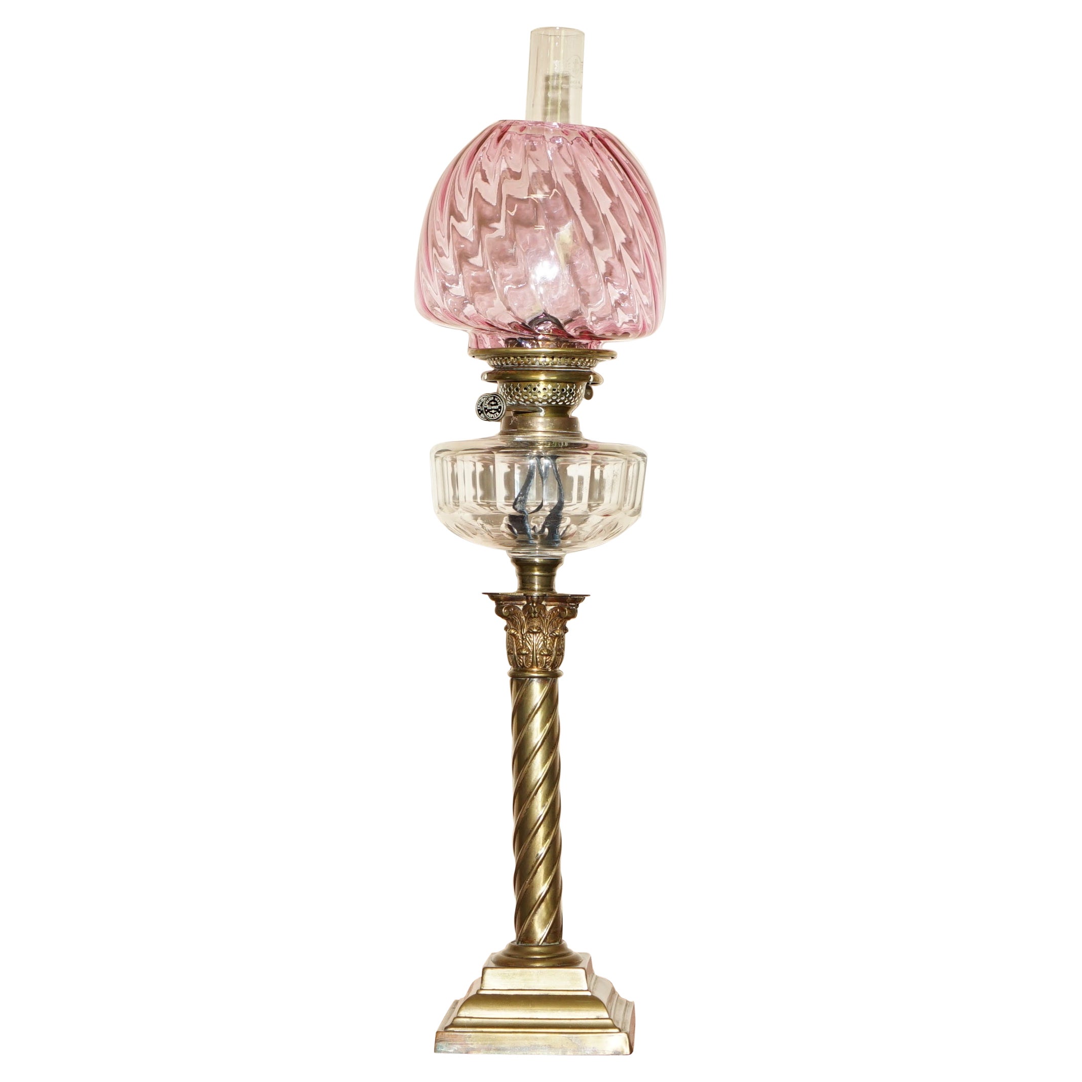 Lampe à huile victorienne Anitique en verre rubis d'origine à base de pilier corinthien en spirale et à base en forme de pilier