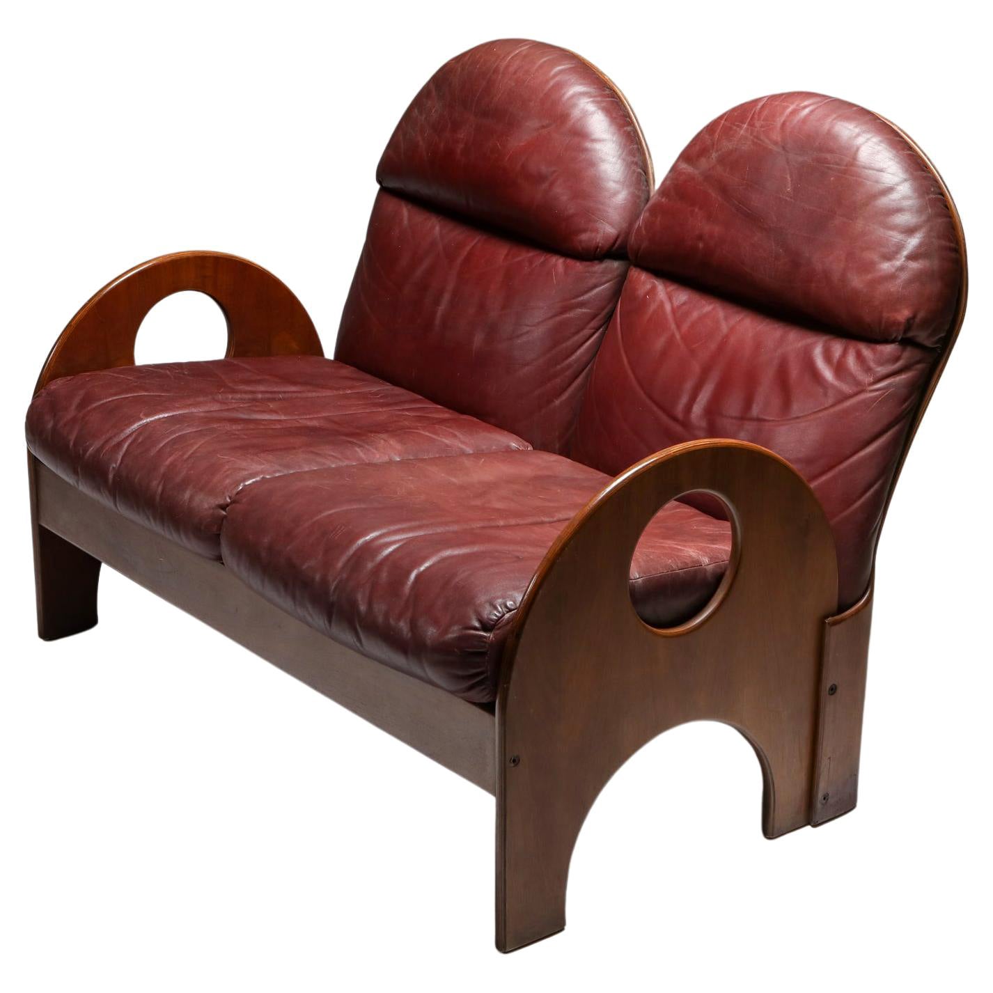 Love Seat Arcata by Gae Aulenti, Walnut and Burgundy Leather, 1968