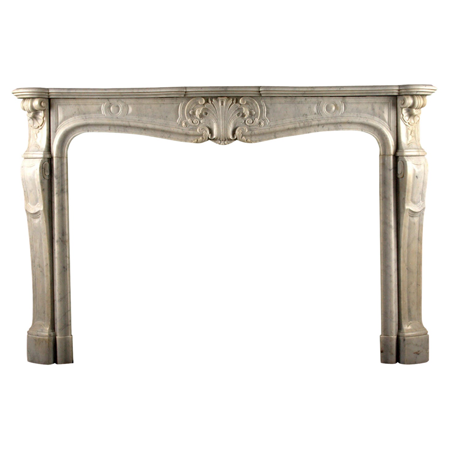 Grande cheminée Louis XV de style rococo en vente