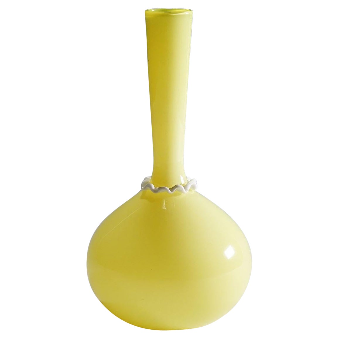 Vittorio Zecchin für Venini Soffiato, Vase aus gelbem und Lattimo-Glas, ca. 1950er Jahre