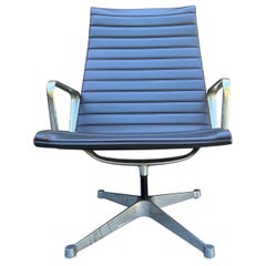 Group Chair aus Aluminium von Eames mit Sitz aus Vinyl