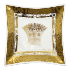 Georges Briard Trinket-Schale aus Milchglas im Art déco-Stil mit goldenem Erbsenmuster