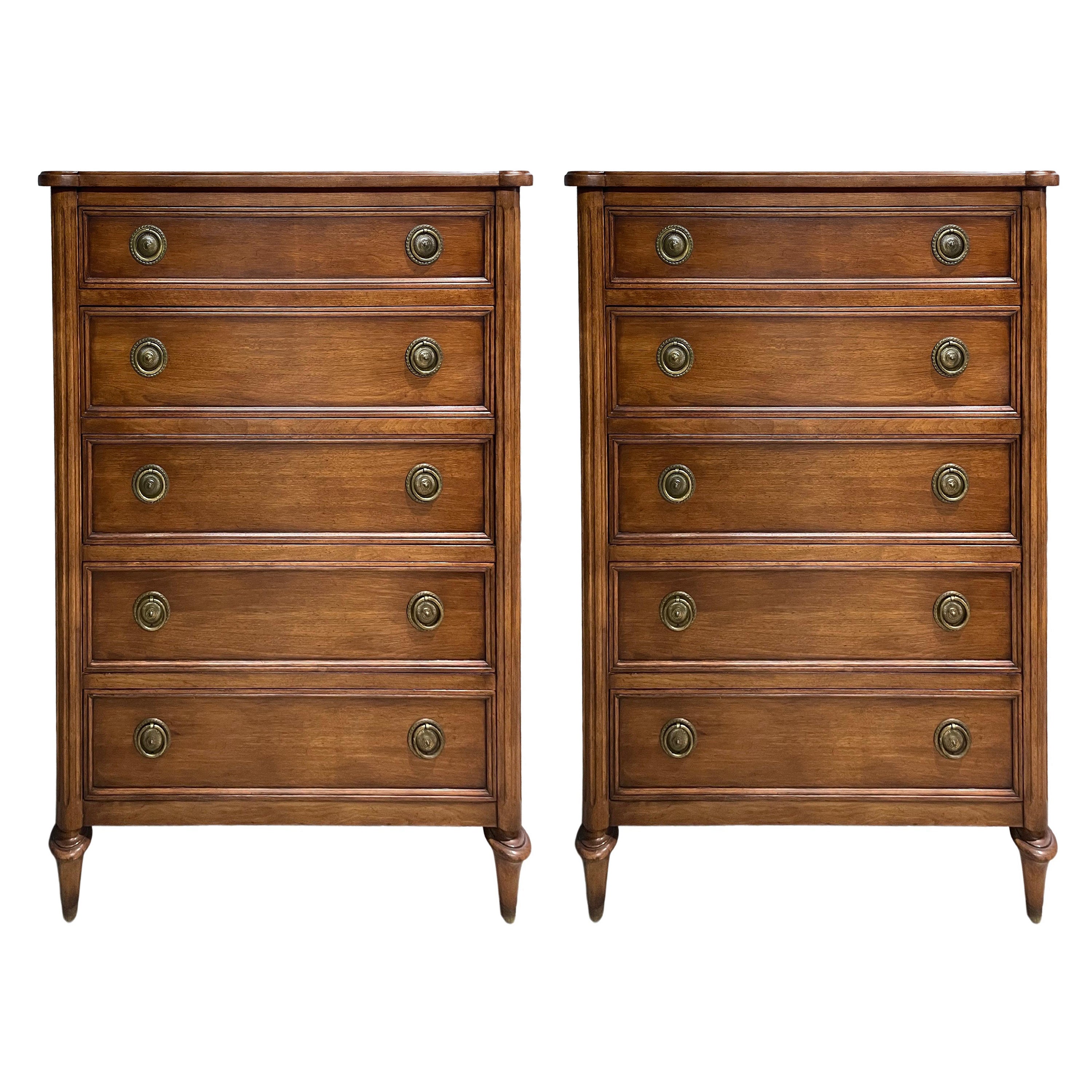 Splendida coppia di commodes francesi Chiffoniers con dettagli in ottone