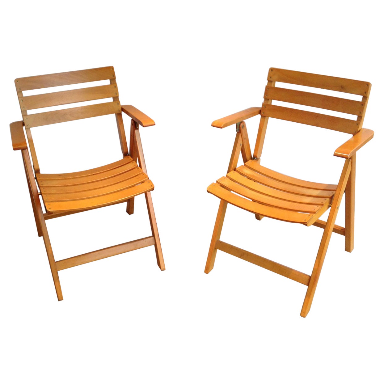 Paire de fauteuils en bois, œuvre française signée Clairitex, vers 1970 en vente