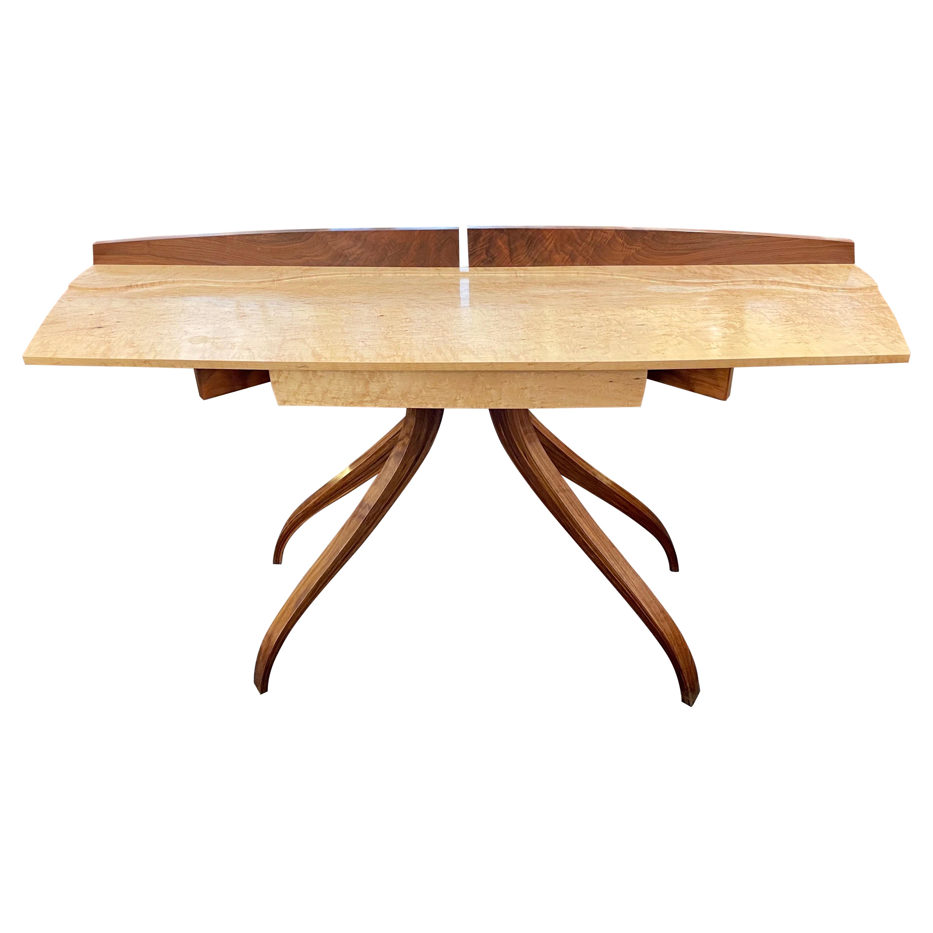 Schreibtisch/Konsole aus Ahorn und Nussbaumholz im Arts and Crafts-Stil, nach Art von Jere Osgood im Angebot