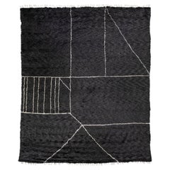 Alfombra moderna de lana negra abstracta estilo marroquí hecha a mano por Apadana