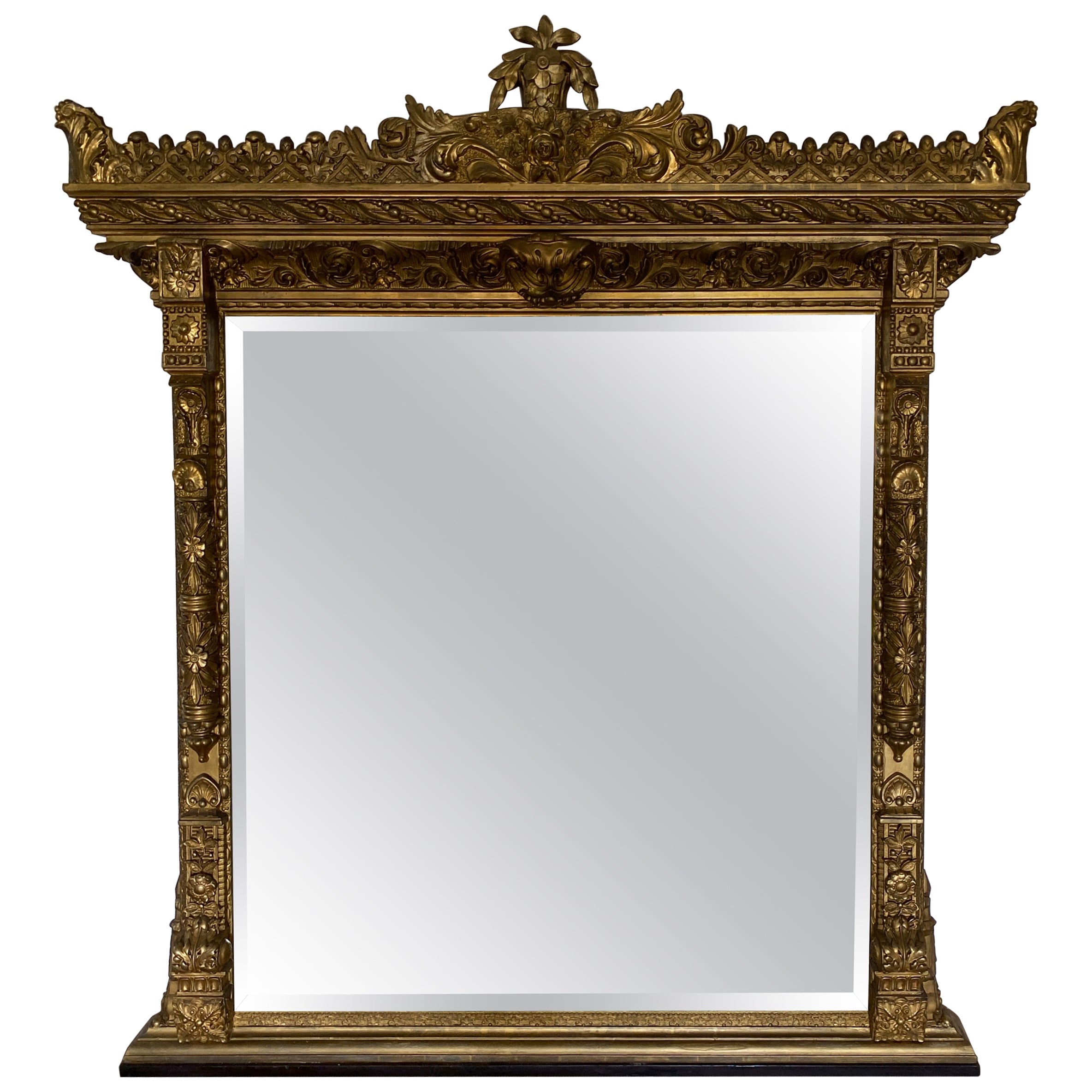 Miroir surmonté d'un manteau de style Renaissance du 19e siècle en vente