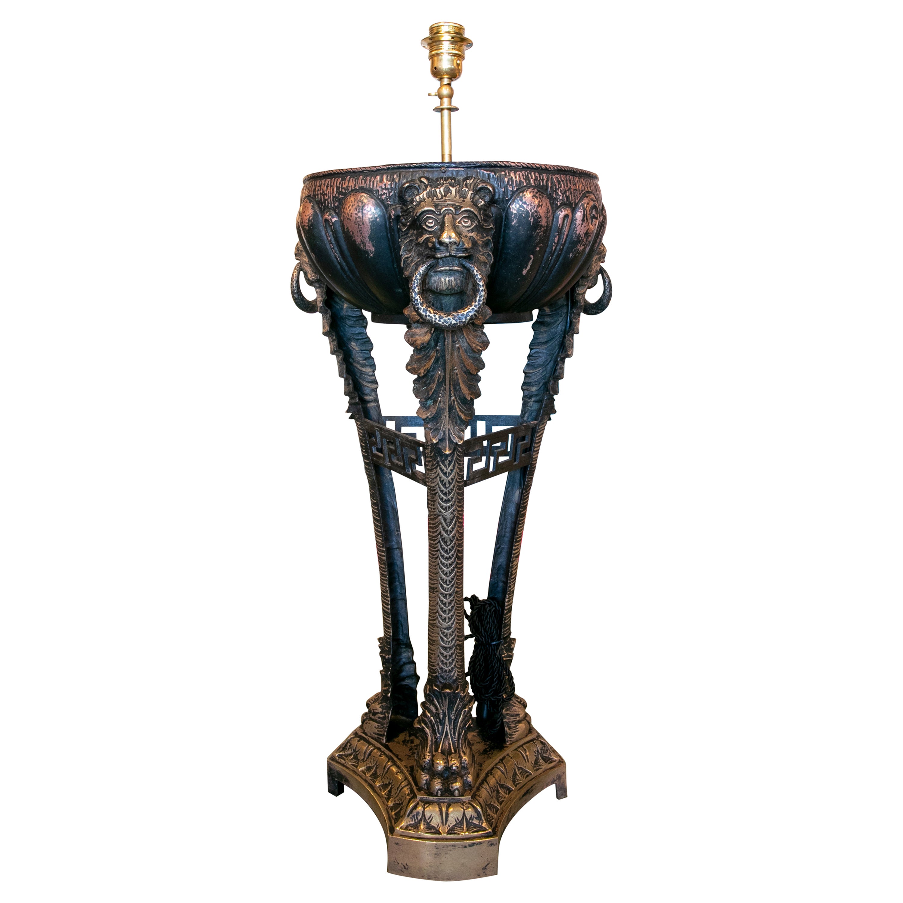Lampe de table en métal des années 1990 décorée de lions