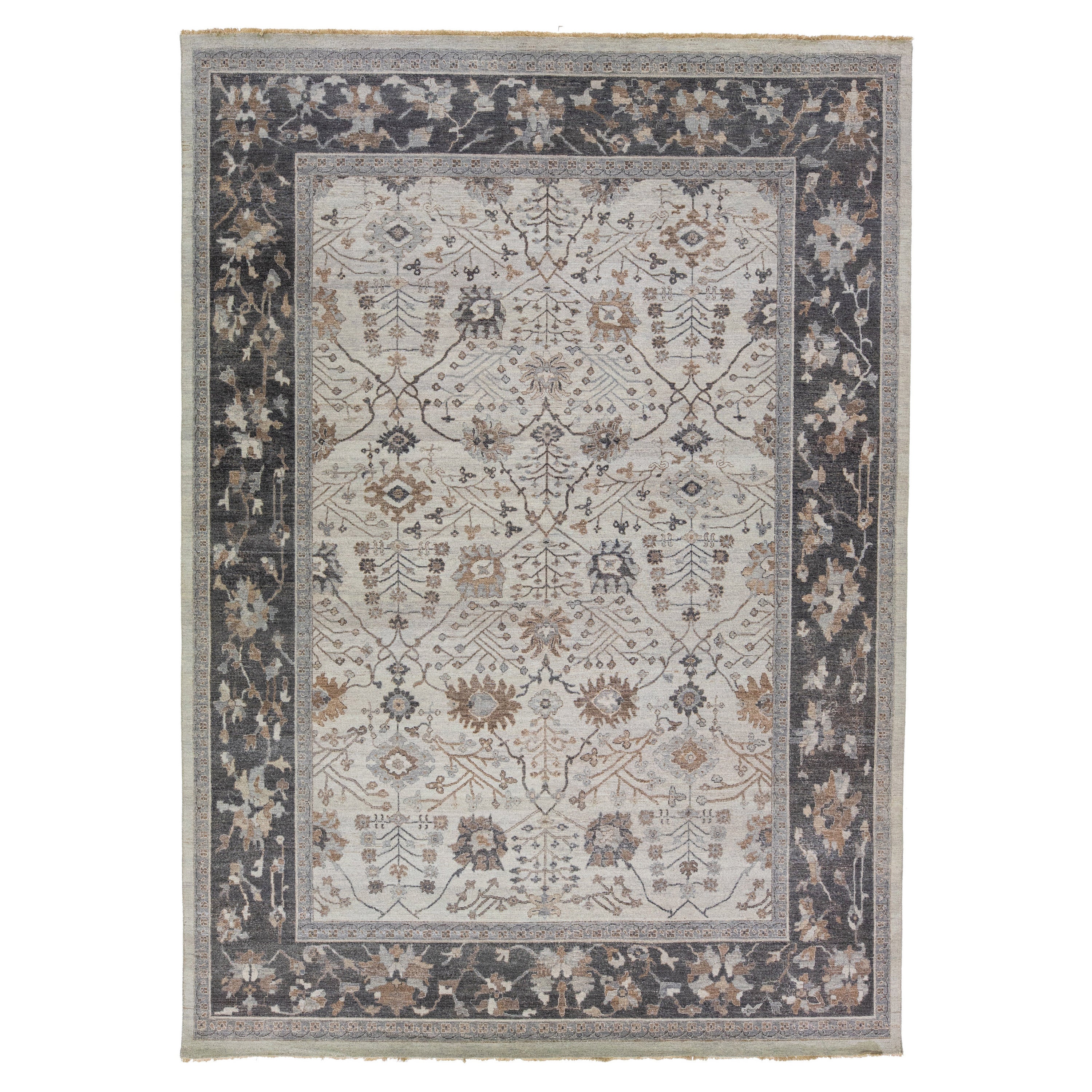 Apadana's handgefertigter Wollteppich im persischen Täbris-Stil in Beige und Grau