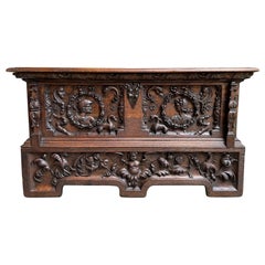 Banc en chêne sculpté français du 19ème siècle, commode et table basse gothique de la Renaissance