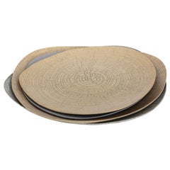 Ciotole e piatti triangolari in ceramica crepata realizzati a mano da Rina Menardi