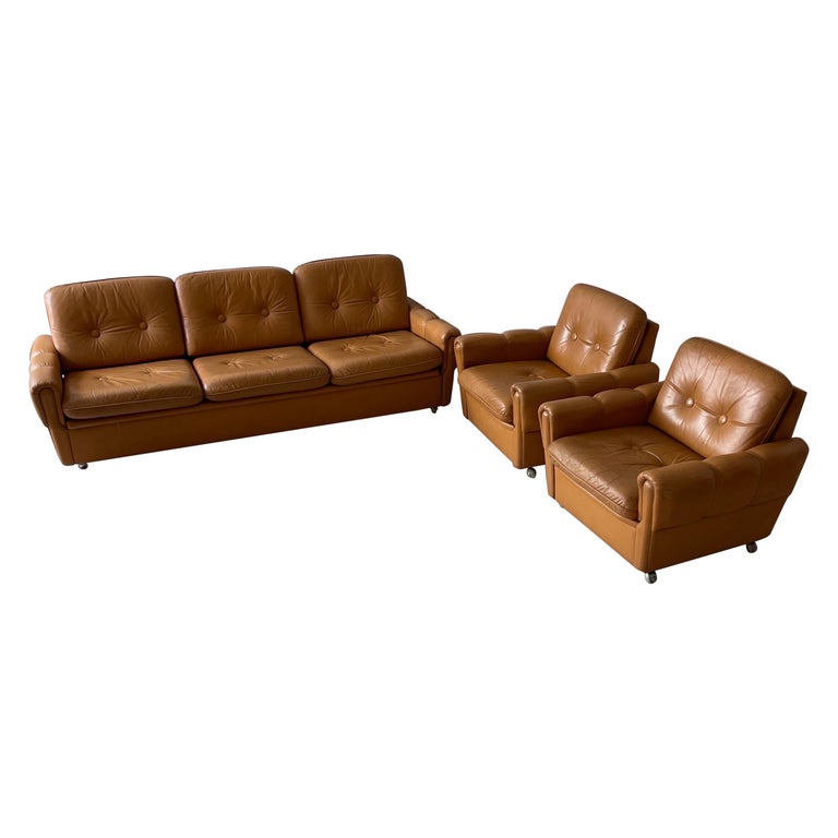 Mid-Century Modern Cognac Leather Sofa Daybed & Two Lounge Chairs, Italy 1970s For Sale