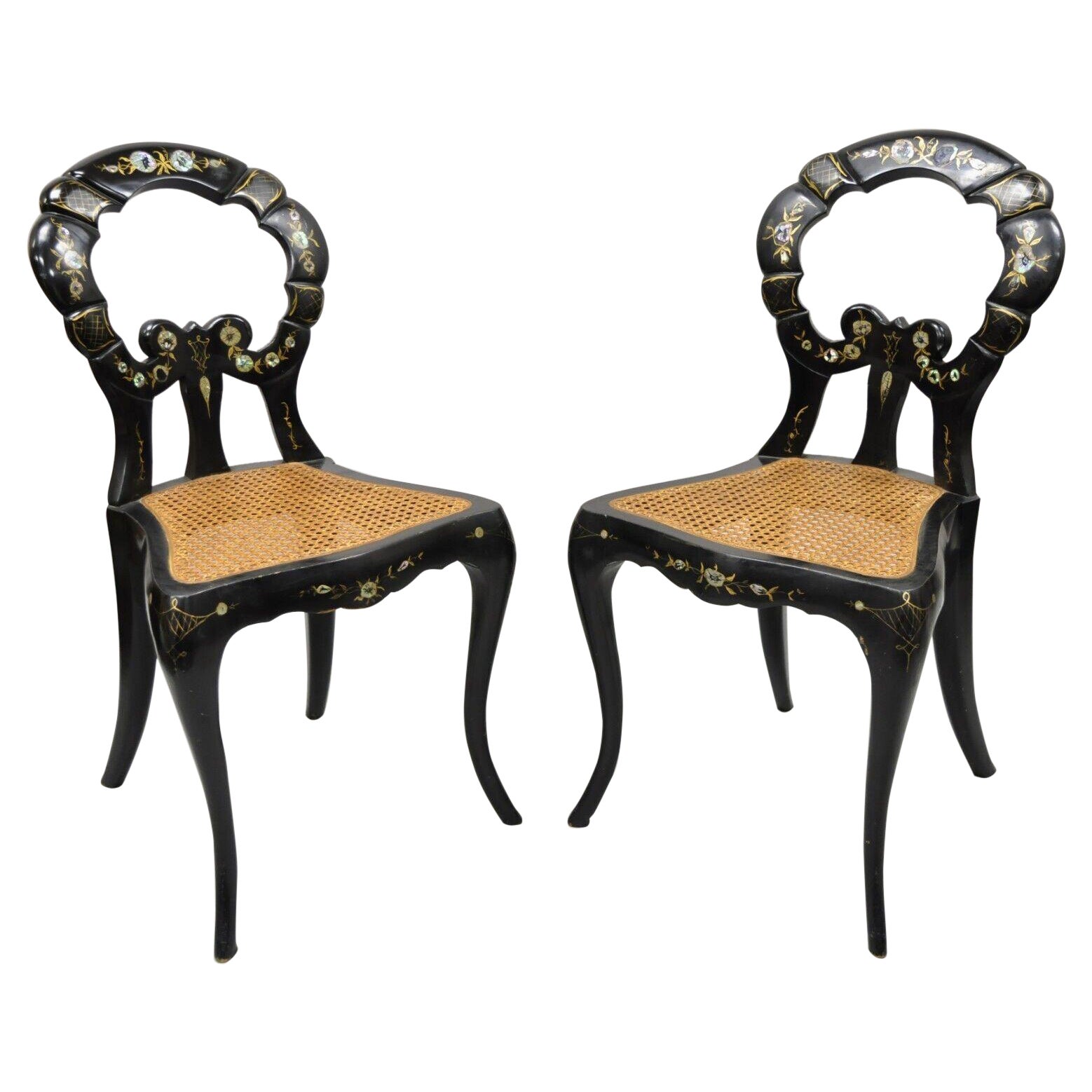 Paire de chaises d'appoint anciennes de style Régence anglaise en ébène noir avec incrustation de nacre