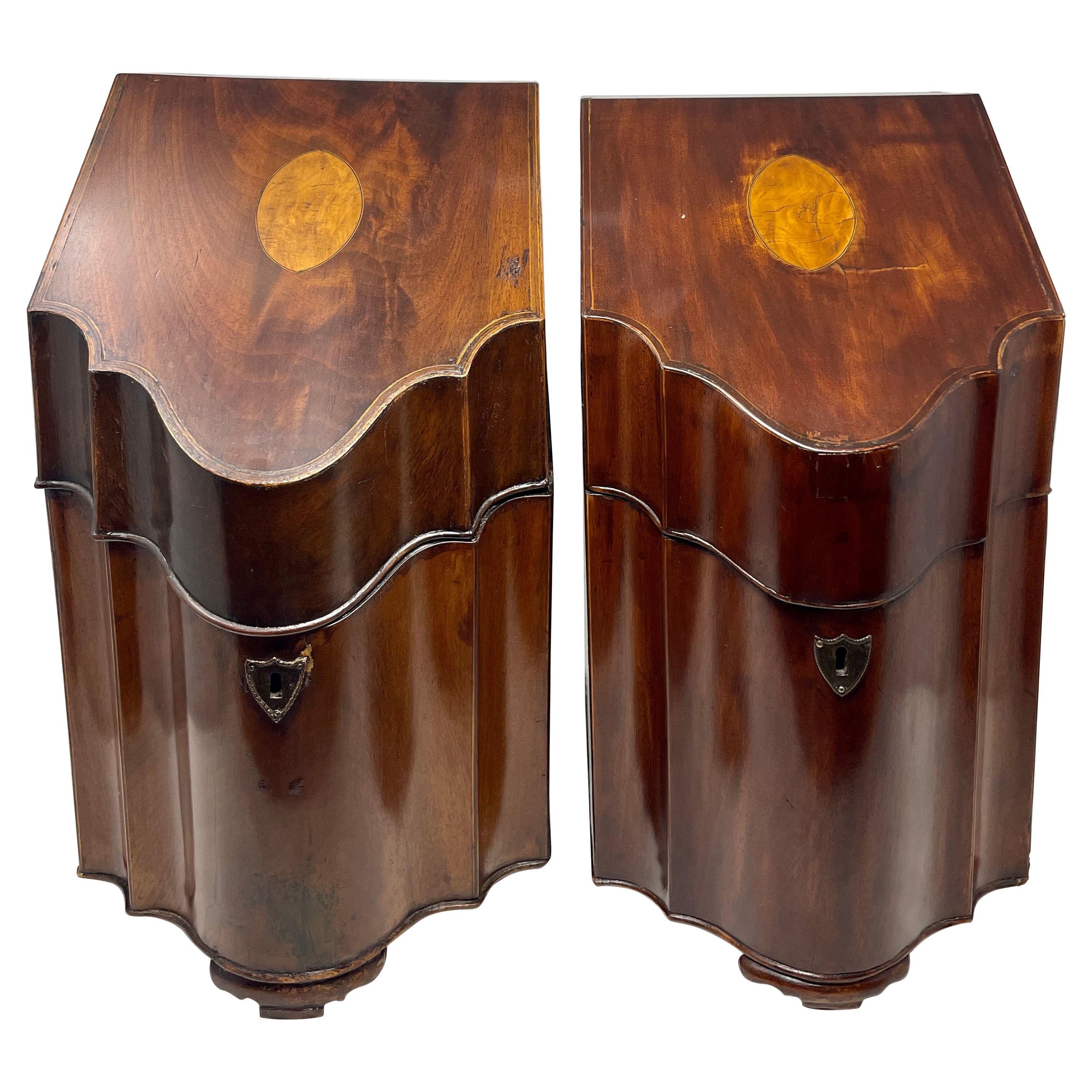 Pareja de antiguas cajas de caoba inglesas de Jorge III para cubiertos o cuchillos, circa 1820-1830