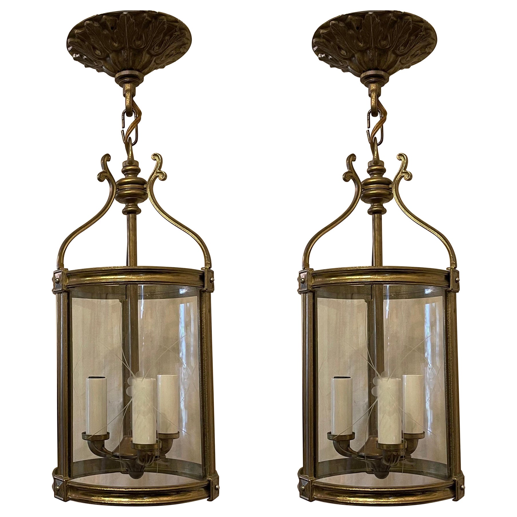 Elegant Pair Petite Bronze Louis XVI Neoclassical Lanterns Fixtures Curved Glass For Sale