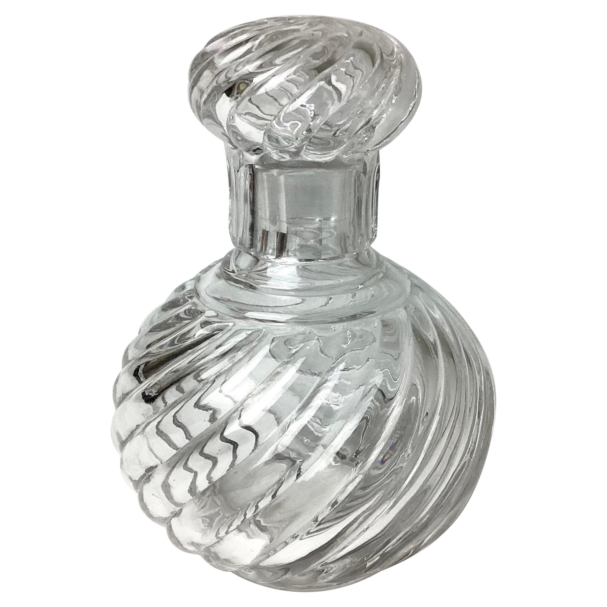 Bouteille de parfum ou flacon de Cologne tourbillonnant en cristal Baccarat