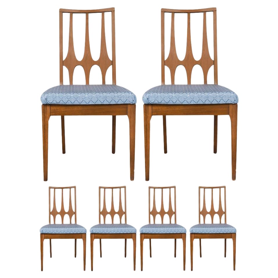 Six chaises de salle à manger Broyhill en noyer du milieu du siècle dernier en vente