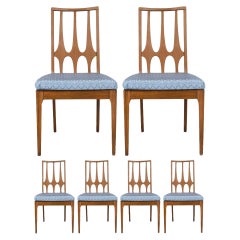 Six chaises de salle à manger Broyhill en noyer du milieu du siècle dernier