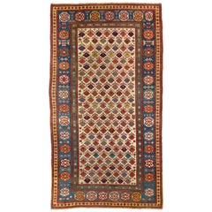 4'2''x7'7'' Tapis ancien en laine Kazak du Caucase à fond ivoire, circa 1875