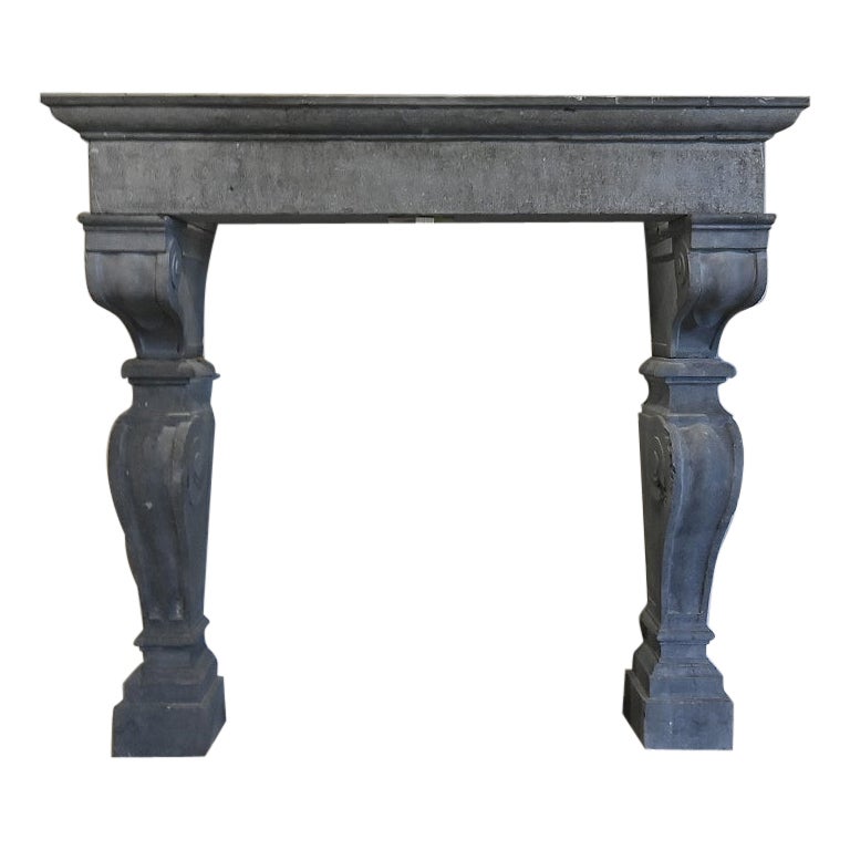 Antico camino belga in pietra blu del XIX secolo in vendita