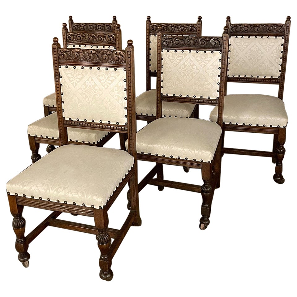 Ensemble de six chaises de salle à manger anciennes de la Renaissance
