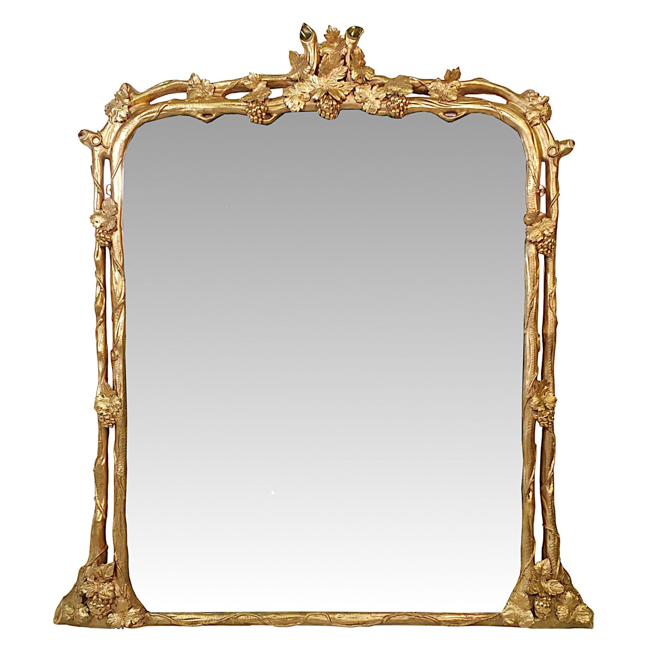 Rare et inhabituel miroir surmonté d'un manteau en bois doré du 19ème siècle
