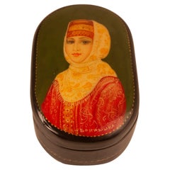Fina Caja Rusa Palekh Lacada con Tapa Pintada a Mano Firmada