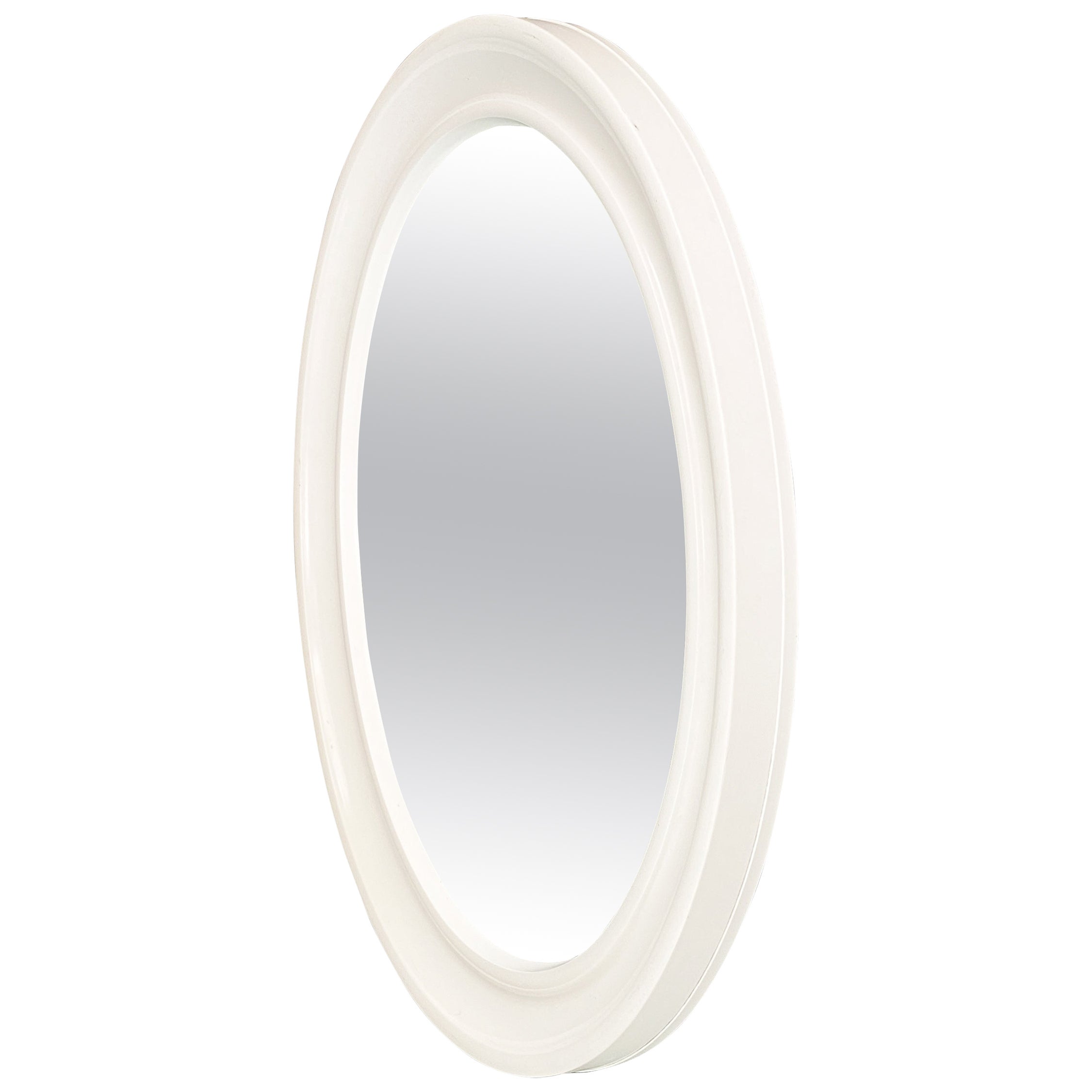 Moderner ovaler weißer Kunststoffspiegel von Carrara & Matta, 1980er Jahre im Angebot