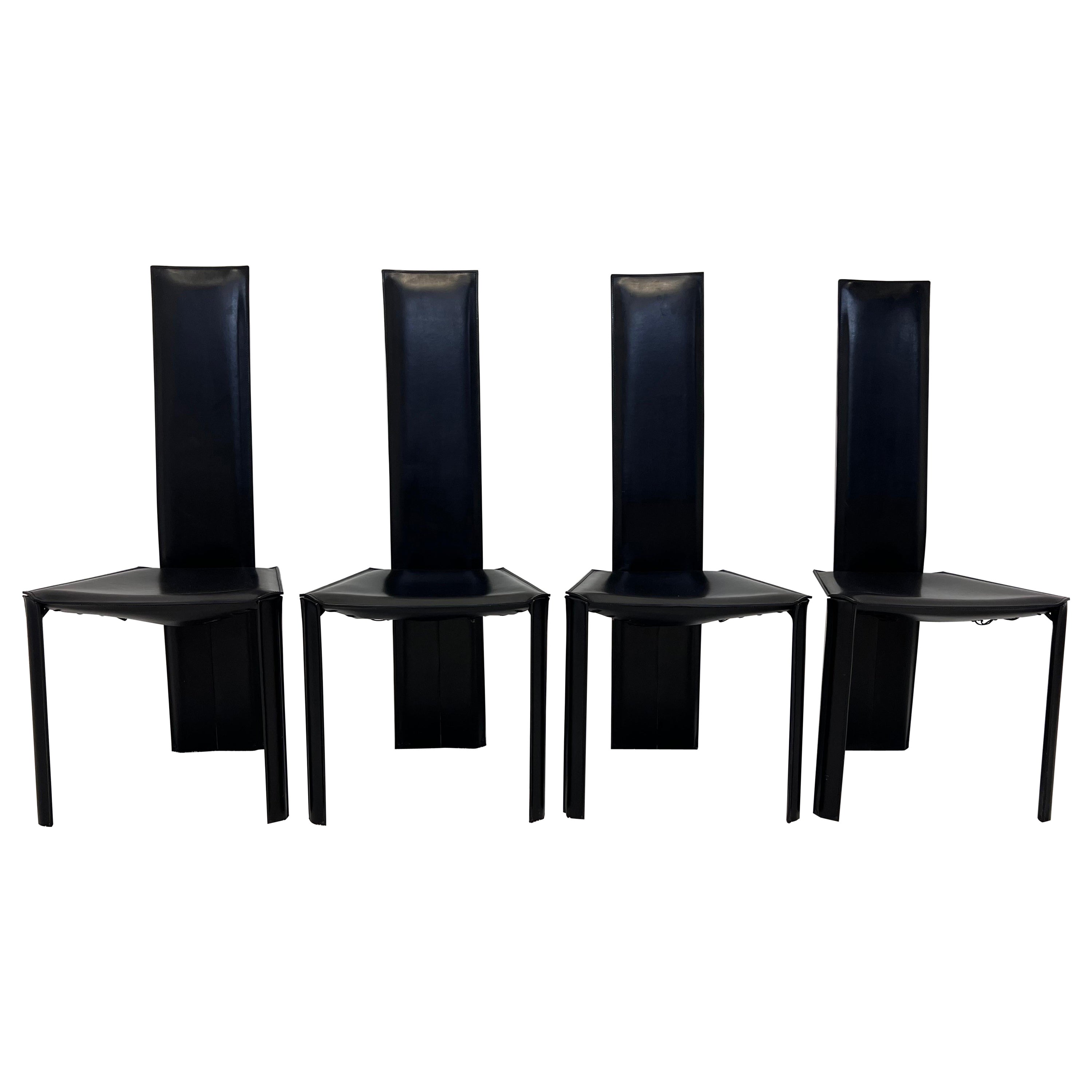 De Couro ensemble de quatre chaises de salle à manger en cuir noir de style brésilien moderne du milieu du siècle dernier