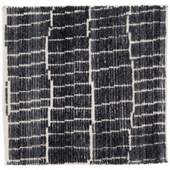 Moderner moderner handgefertigter schwarzer abstrakter Wollteppich im marokkanischen Stil