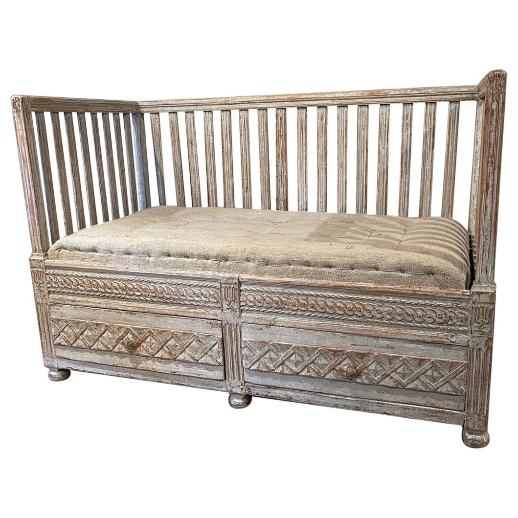 18th Century Swedish Gustavian Daybed with Drawers and Belgian Linen