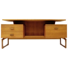 Moderner „Quadrille“-Schreibtisch aus der Mitte des Jahrhunderts von RK Bennett für G-Plan