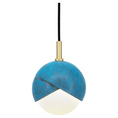 Lampe à suspension Benedict, bleu prussienne, détails en laiton satiné, 28 cm de diamètre