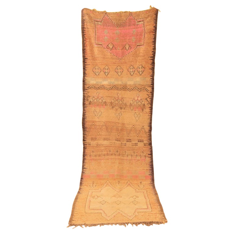 Tapis berbère vintage Rehamna beige doré motif traditionnel En vente sur  1stDibs