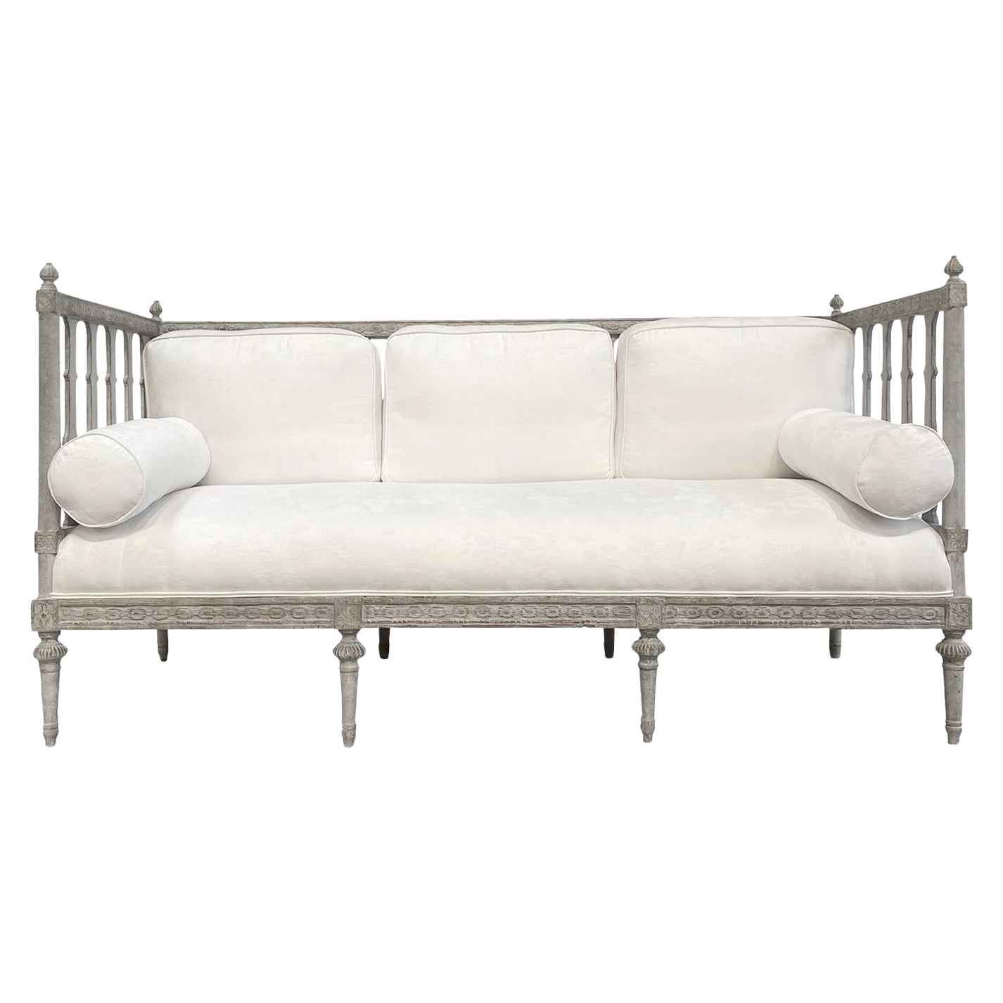 18th Century White-Grey Swedish Gustavian Pinewood Sofa Bench, Antique Daybed For Sale