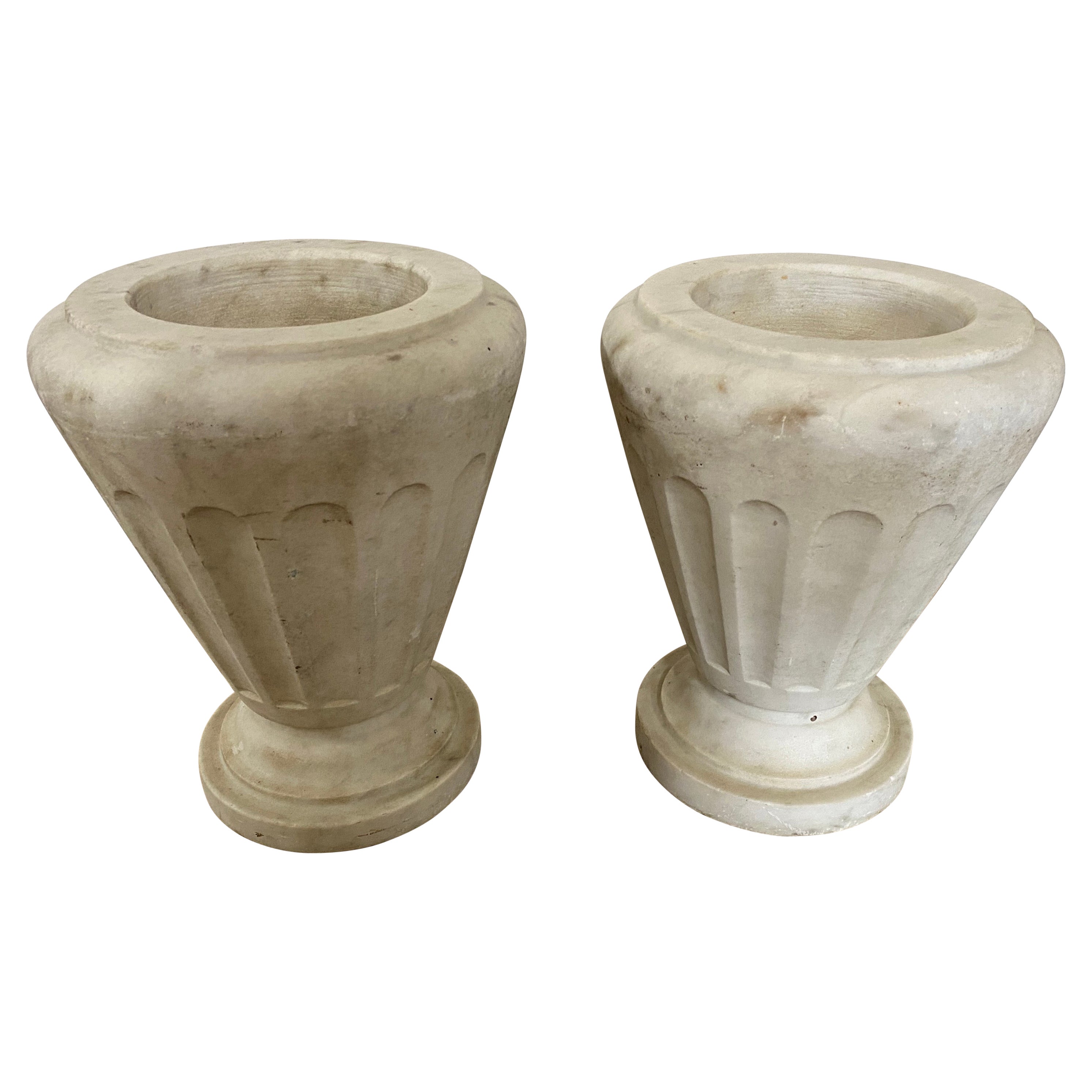 Paire d'urnes italiennes en marbre de style néoclassique